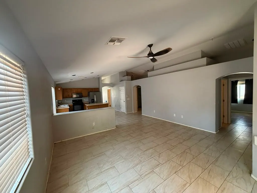 4 bed, 1875 sqft, $2,300 — Photo 3