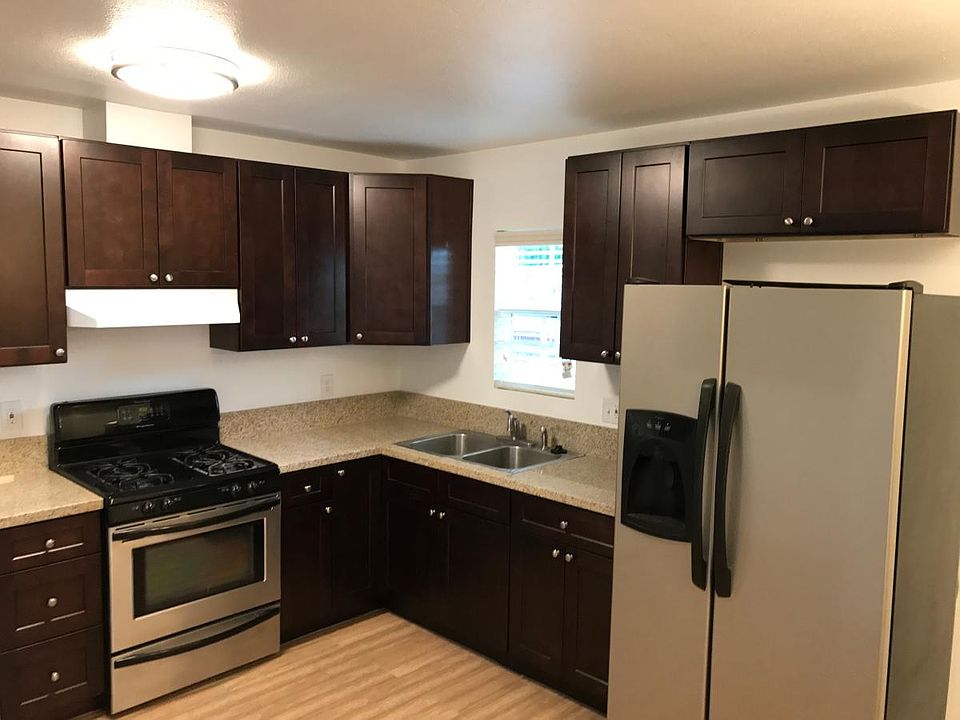 Rear Unit Kitchen - Includes Applicances and Washer/Dryer