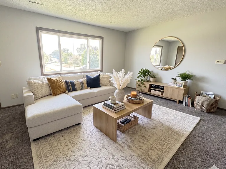 1303 Ravenwood Rd — Photo 1