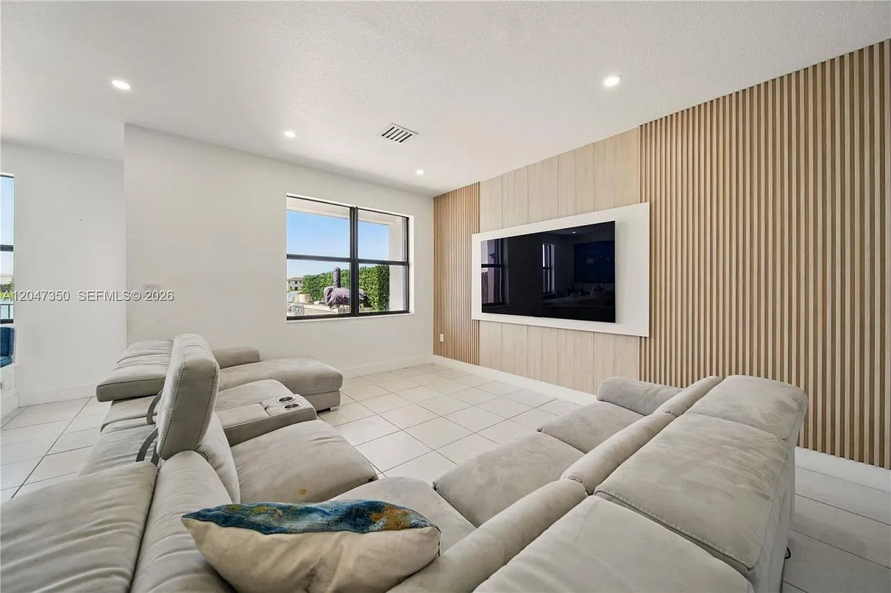 3 bed, 2.5 bath, 1544 sqft, $3,500 — Photo 1