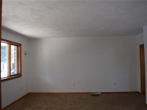 5th image of 110 W Campbell St