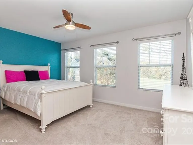 515 Alderman Ln — Photo 12