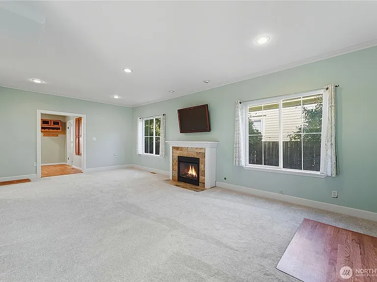 321 Craig St — Photo 2