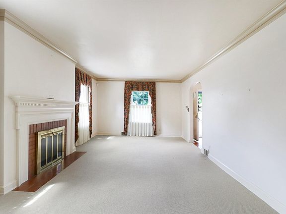 4th image of 3628 N Peoria Ave