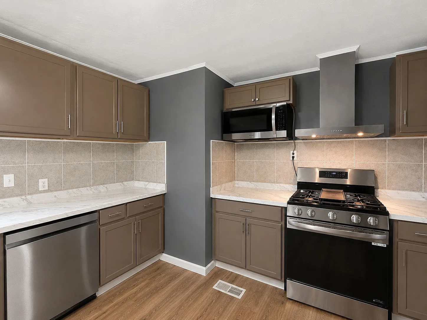 3 bed, 1.5 bath, 1130 sqft, $1,500 — Photo 3