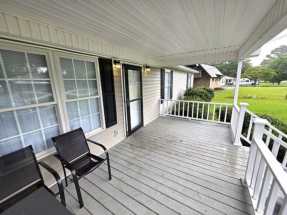 4th image of 2621 Deloache Ave