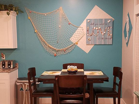 Dining Area seats 6-8