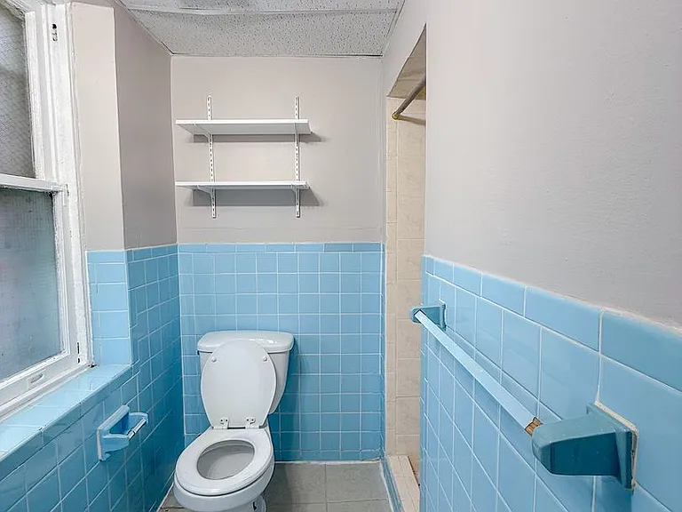 1121 Spruce St — Photo 14