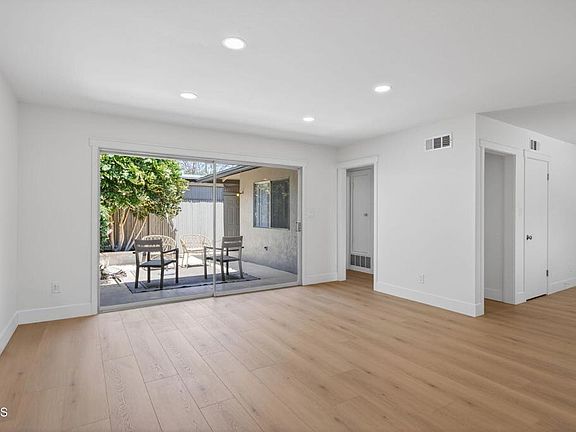 3rd image of 151 W Bay Blvd