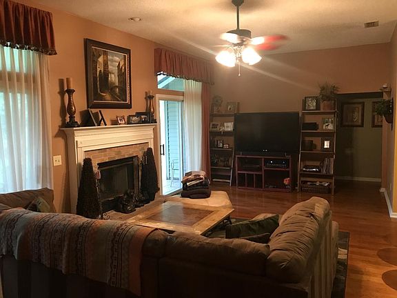 Family Room (2)