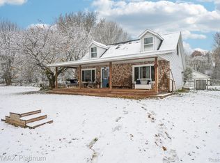 8566 Meyers Ln, Pinckney, MI 48169