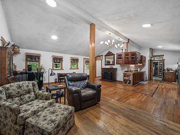 3rd image of 3758 Moriah Rd
