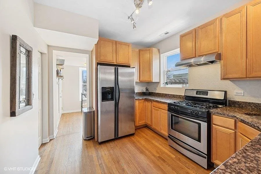 Andersonville 3 Bed w/ Parking and Laundry Included — Photo 3