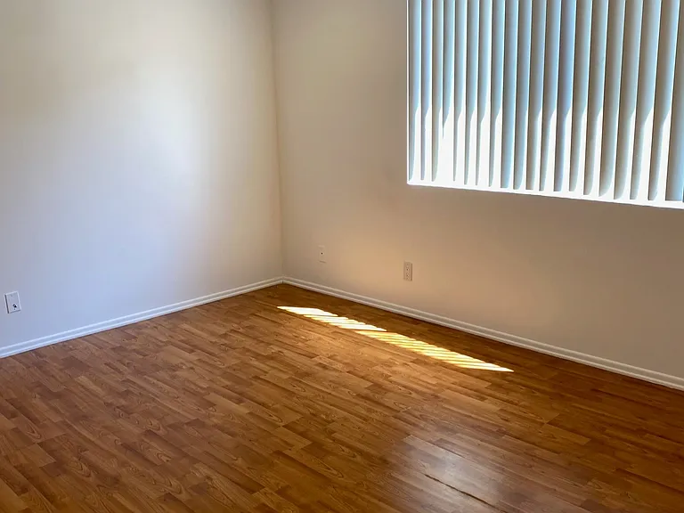5246 Agnes Ave #204 — Photo 5