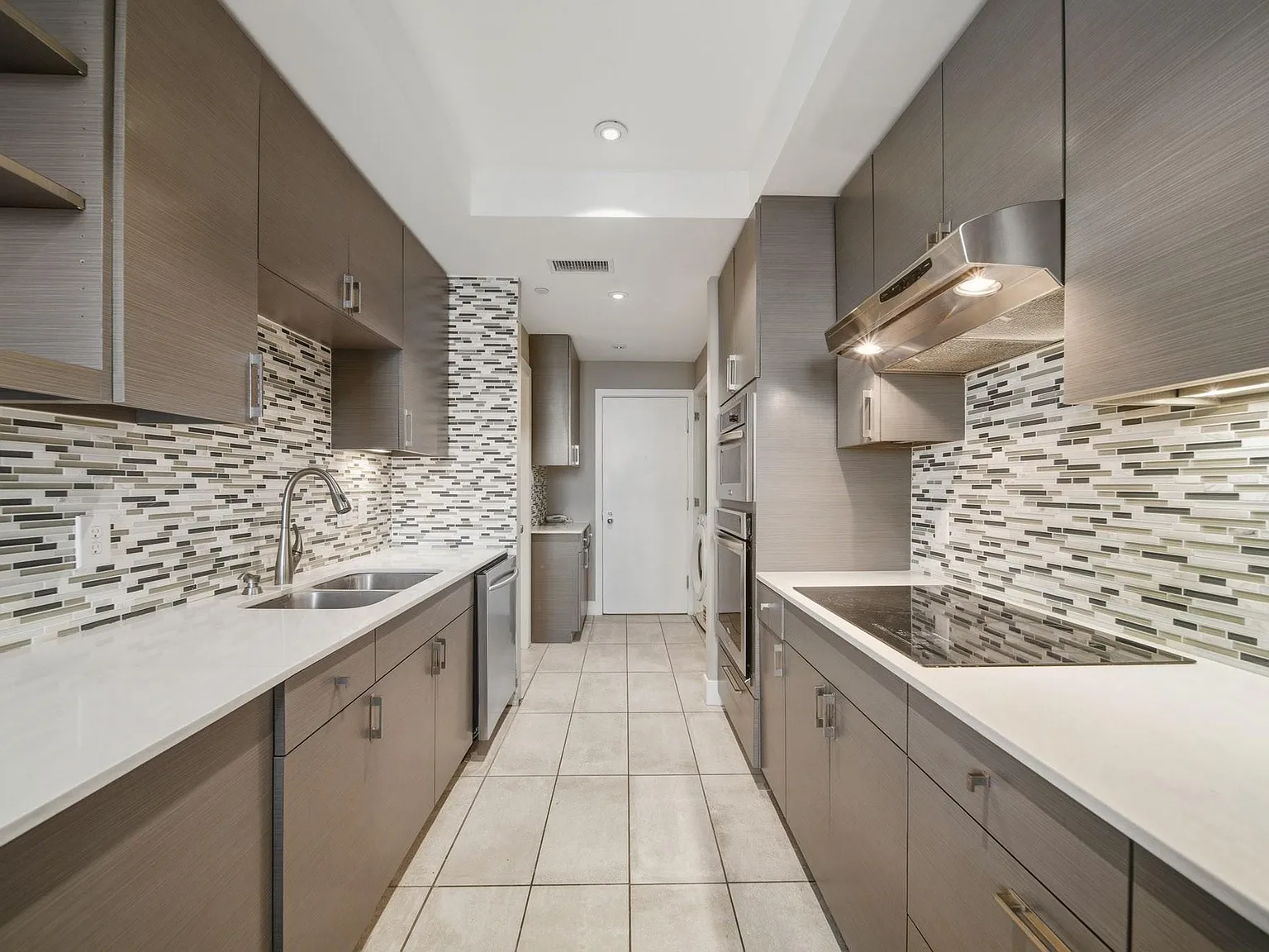 3 bed, 2.5 bath, 1729 sqft, $4,990 — Photo 3
