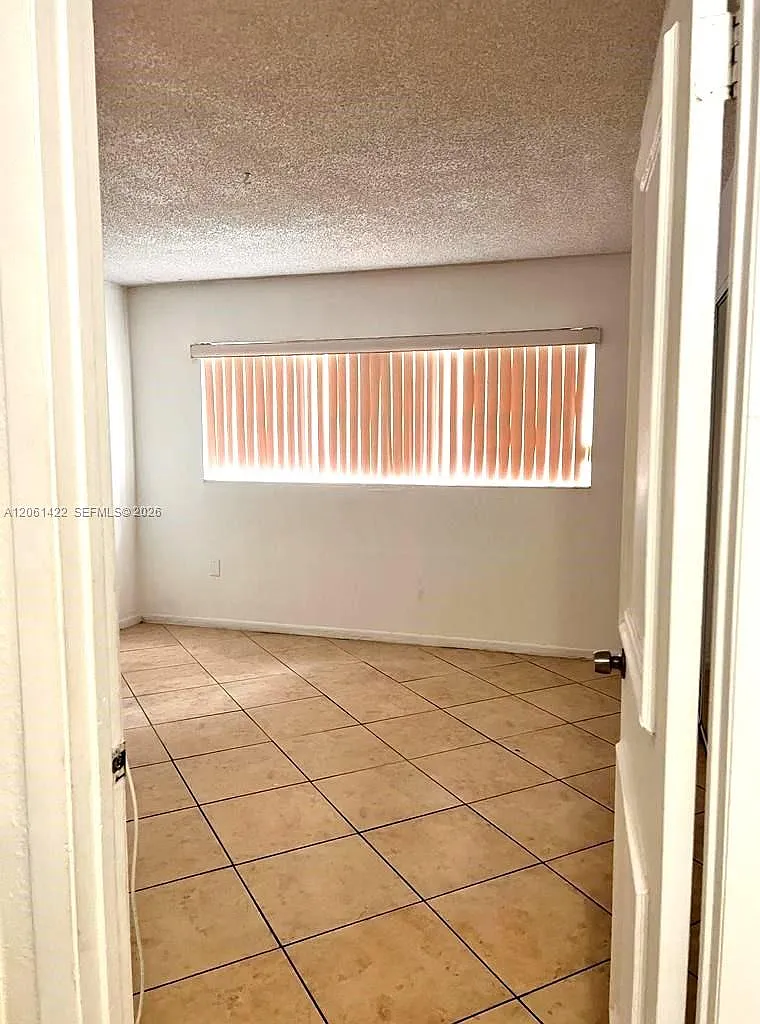Futura Condo — Photo 2
