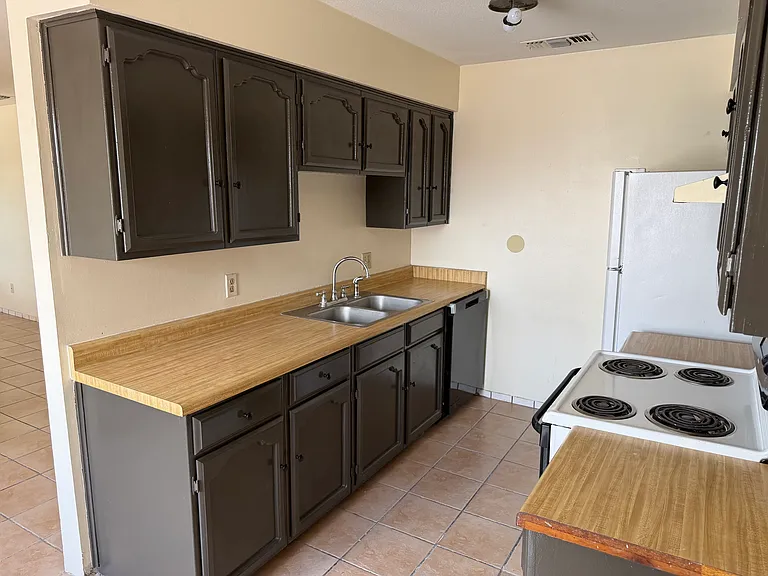 5302 Springfield Ave #224 — Photo 4