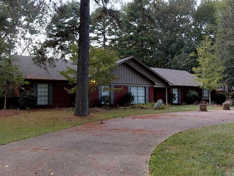 1st image of 919 Clear Creek Dr