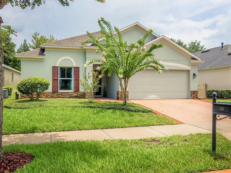 115 Gladesdown Ct — Photo 2