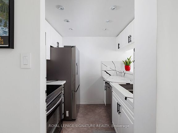 5th image of 880 Dundas St W #909