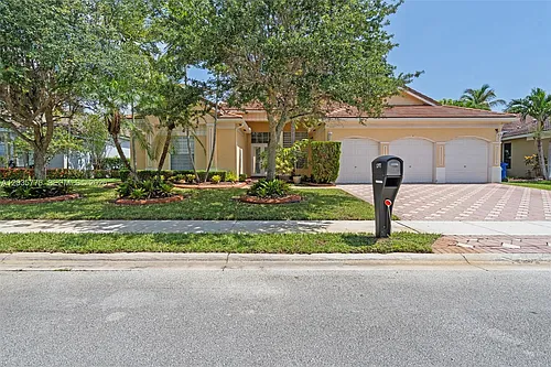 15957 SW 16th St Photo 1