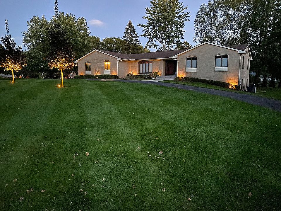 2nd image of 1335 Long Lake Dr