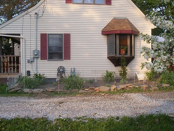 Bay window Flower Grdn.