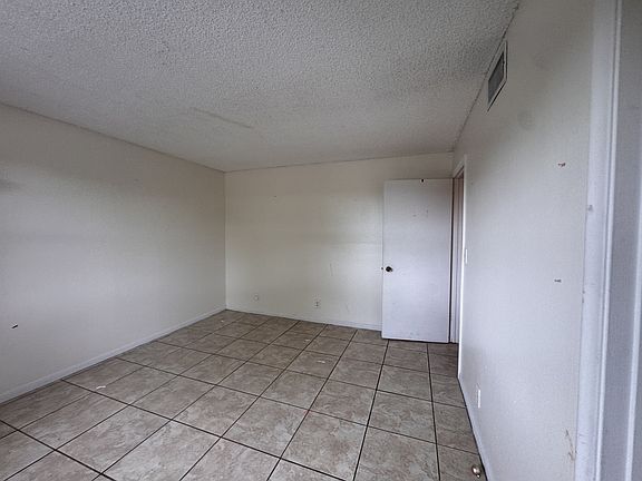 5th image of 2050 N Congress Ave