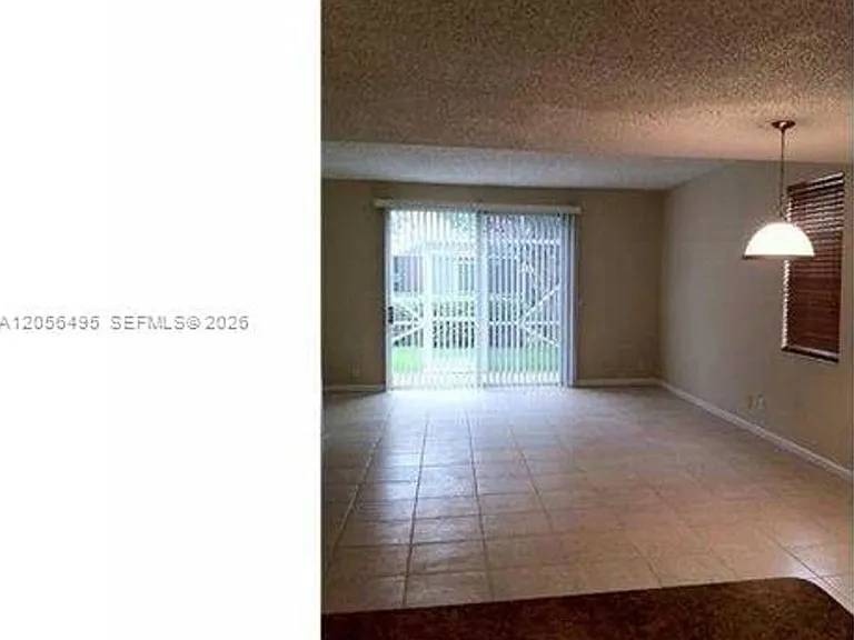 1621 Barcelona Way #Townhouse 6-32 — Photo 3