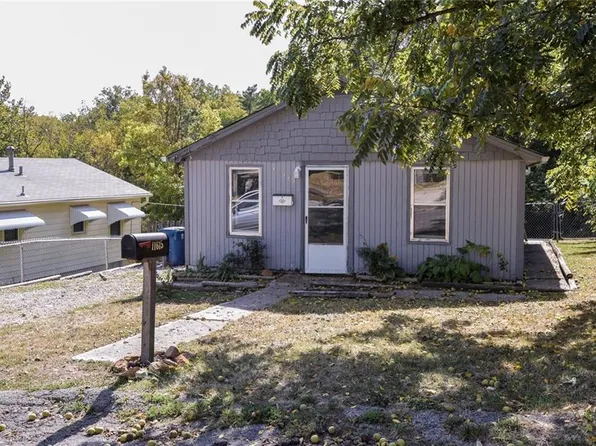 11615 Hackett St, Sugar Creek, MO 64054