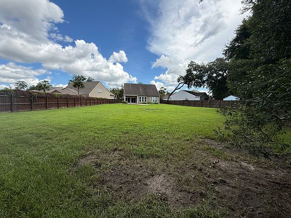 Unmatched privacy and space! This wide view highlights an expansive, flat green lawn that is absolutely perfect for outdoor activities, pets, or your dream garden setup."