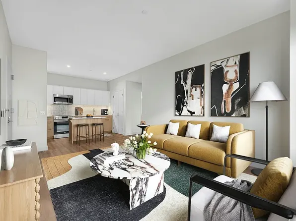 261 W 24th St #8K, New York, NY 10011