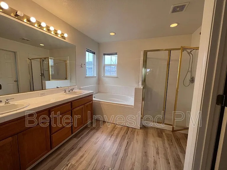 1429 Woodside Cir — Photo 12