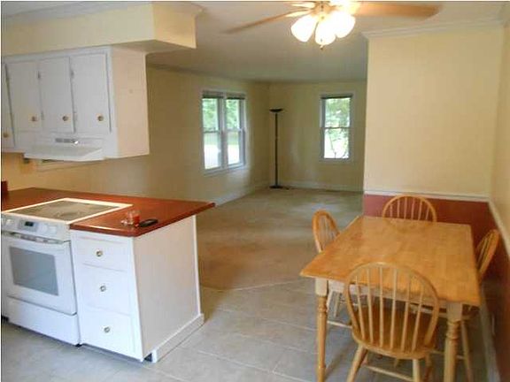 3rd image of 9 Piedmont Cir