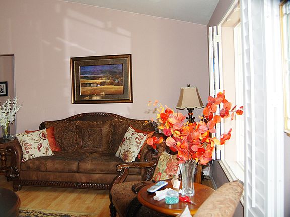 Living room 3