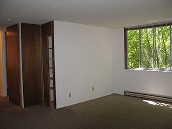 3rd image of 2619 Benvenue Ave APT D
