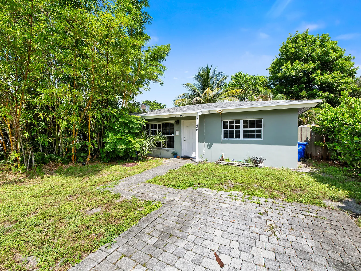 2 bed, 1.0 bath, 939 sqft, $2,100 — Photo 1