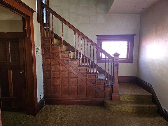 2nd image of 624 N Fillmore St