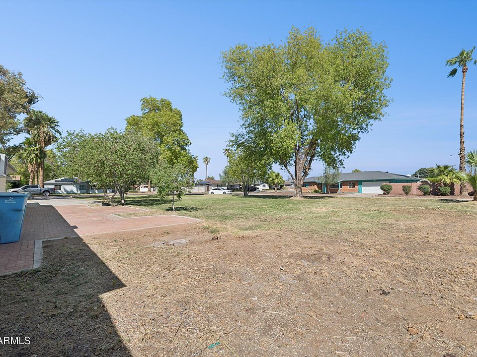2nd image of 2101 W Minnezona Avenue #1