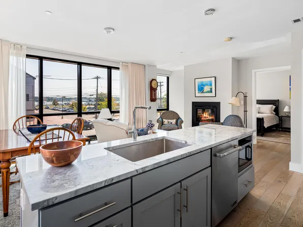 383 Commercial Street #203, Portland, ME 04101