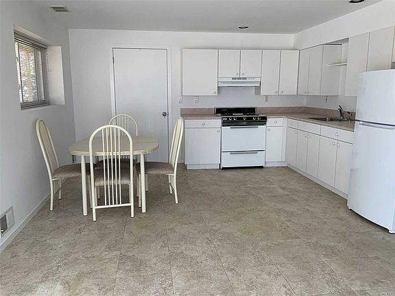 2nd image of 17 Bettina Ct