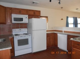 38 Broadleaf Rd, Levittown, PA 19057