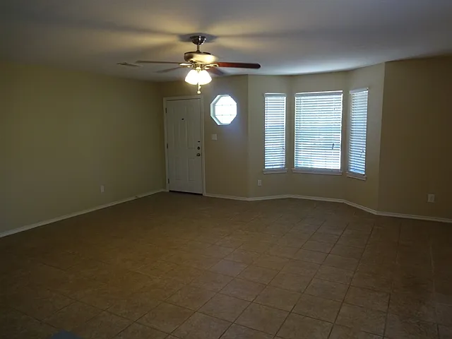 101 Princess Jennifer Dr — Photo 5