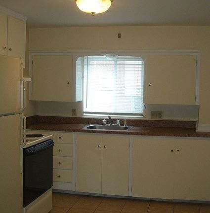 3rd image of 185 Norwood Ave APT 202
