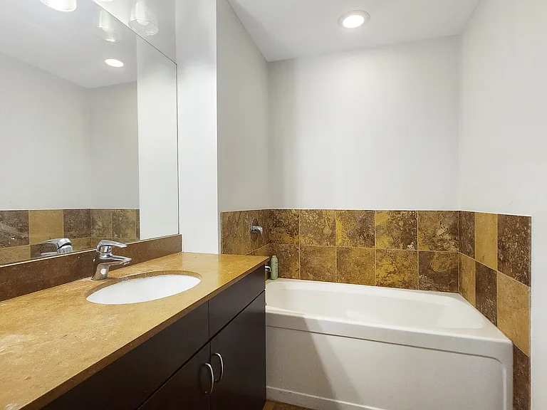 125 S Green St #509A — Photo 12