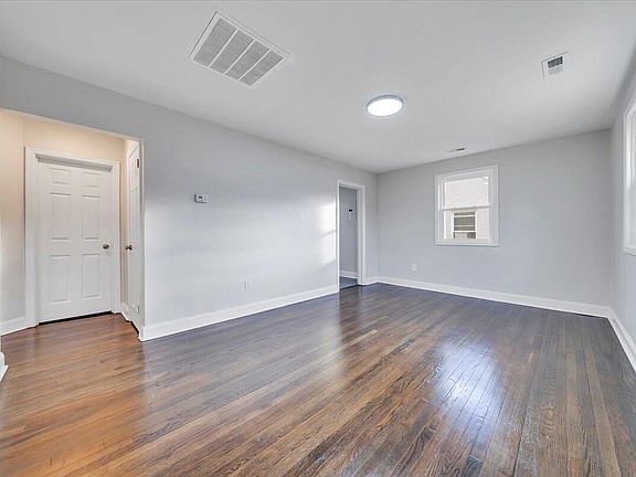 3rd image of 553 Westwood Blvd NW