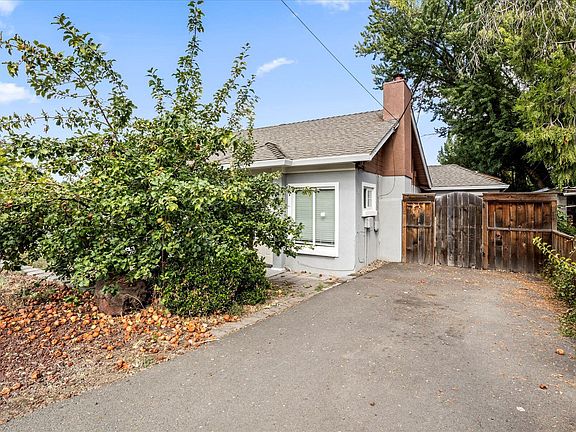 4th image of 1026 Maple Park Dr