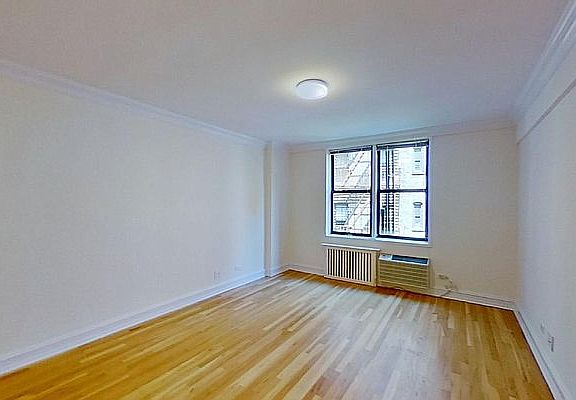 3rd image of 305 W 13th St APT 2m