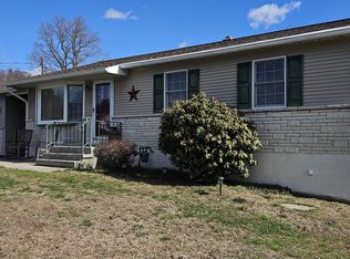 128 Park Ln, Northumberland, PA 17857