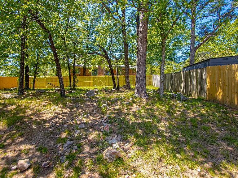 600 Mimi Lane — Photo 13